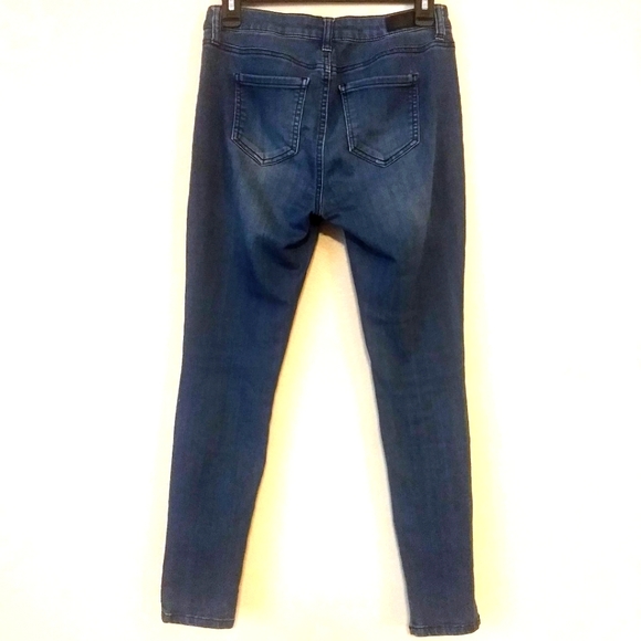 5/$30 Celebrity Pink Blue Wash Denim Skinny Jeans Petite Size 4 - Picture 4 of 6